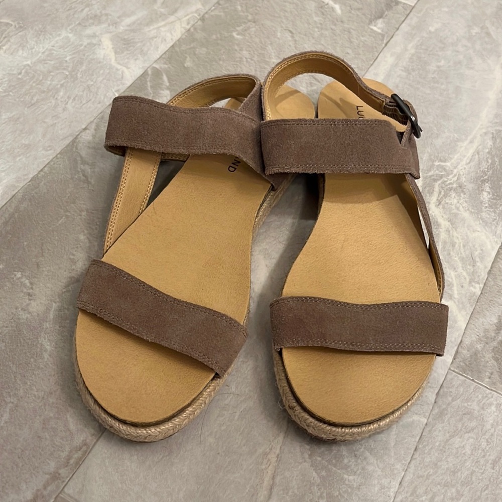 Lucky beige sandals